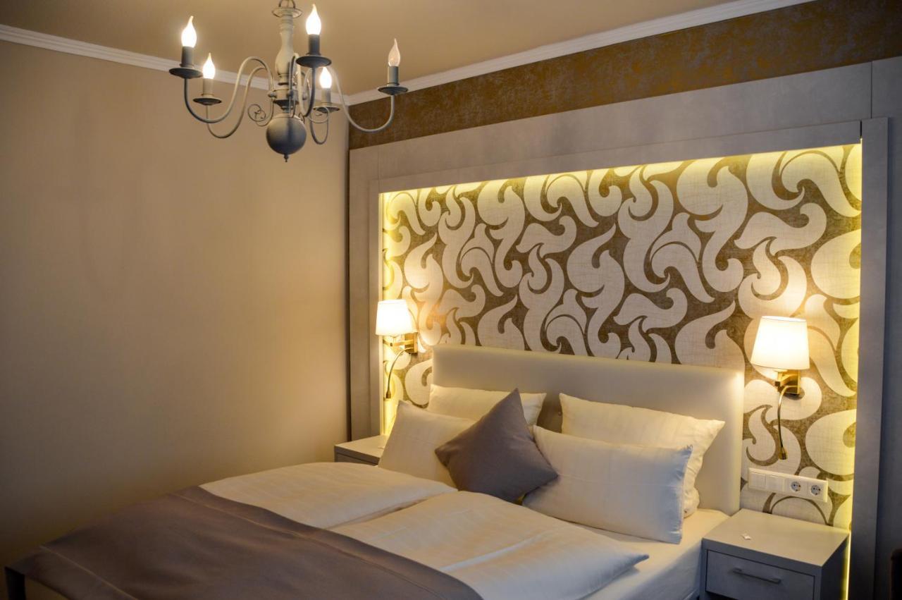 Schloss-Hotel Petry Трейс-Карден Екстериор снимка