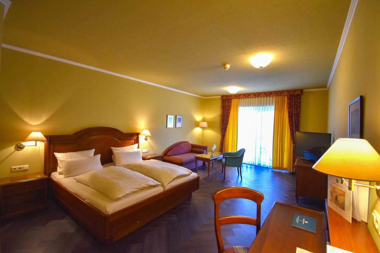 Schloss-Hotel Petry Трейс-Карден Екстериор снимка