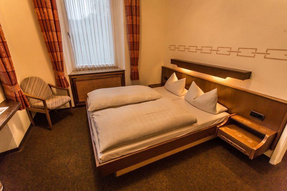 Schloss-Hotel Petry Трейс-Карден Екстериор снимка